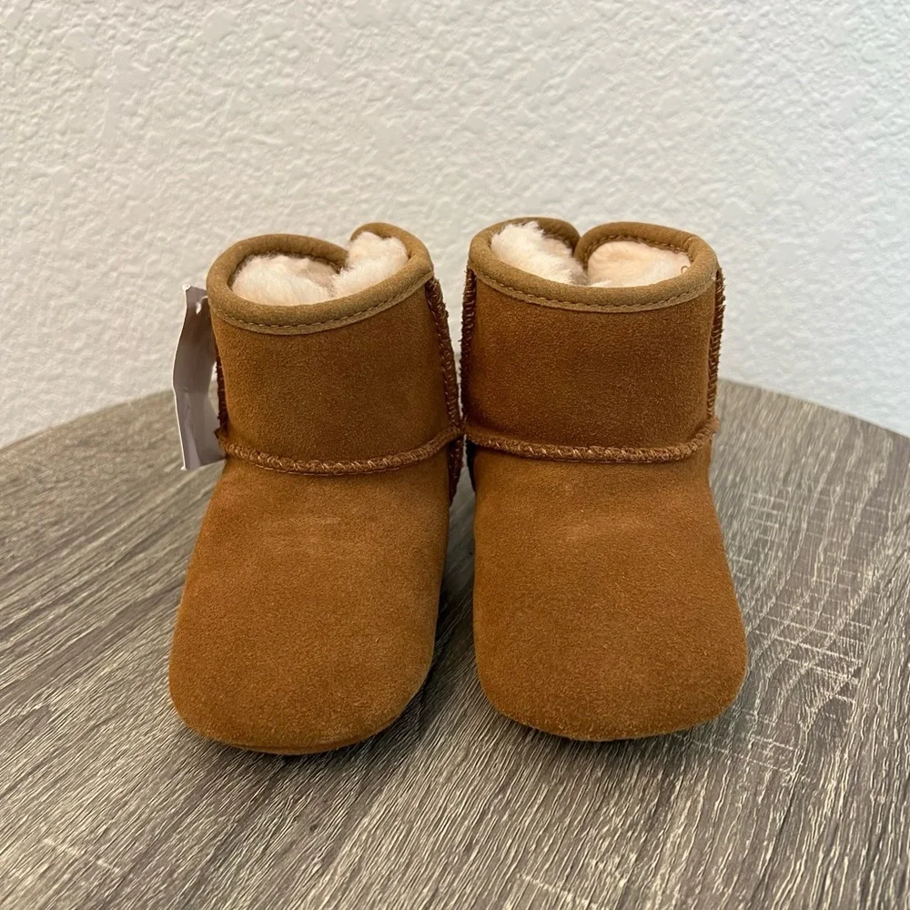NEW UGG boots camel brown with Pink Bow- size 4/5